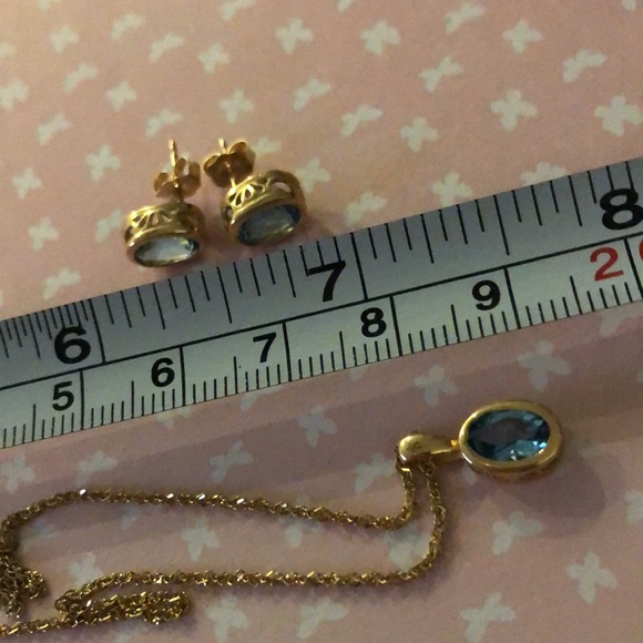 Blue topaz set in yellow gold: necklace and earrings - Picture 8 of 9